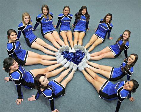 cheer picture poses|cheer team pictures.